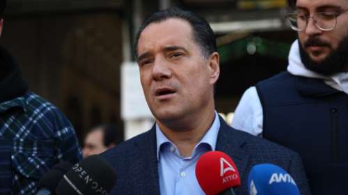 Άδωνις Γεωργιάδης: Δεν είπα ότι ο Καραμανλής ήξερε ότι υπήρχε πρόβλημα ασφαλείας στα τρένα και το έκρυψε [βίντεο]