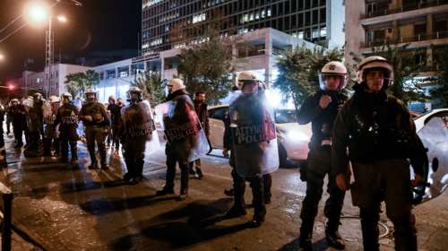 Επεισόδια στα Προσφυγικά: 78 οι συλλήψεις- Δύο αστυνομικοί σοβαρά τραυματίες [εικόνες- βίντεο]