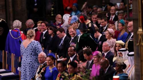 Πρίγκιπας Χάρι: Μόνος του στη στέψη του Καρόλου, χωρίς τη Μέγκαν Μαρκλ [εικόνες]