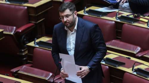 Ο Ζαχαριάδης θυμήθηκε τον... Κατσιφάρα: Αν δεν ήταν ο Τσίπρας δεν θα μας ήξερε ούτε ο θυρωρός της πολυκατοικίας μας