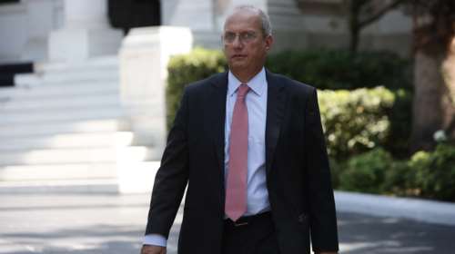 Οικονόμου για ταυτότητες: &quot;Μυθολογία και σκοταδισμός οι αντιδράσεις - Από το 2026 θα ισχύουν μόνο οι νέες&quot;