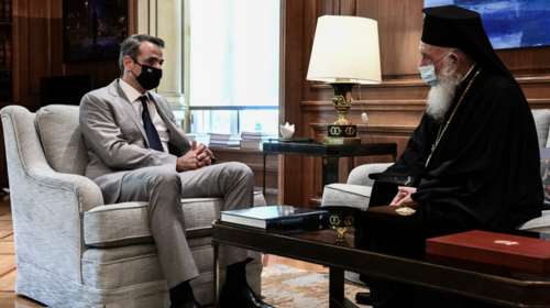 Πρώτη φορά συνεδριάζει η Ιερά Σύνοδος παρουσία του πρωθυπουργού - Κοινό μήνυμα απέναντι στους αρνητές