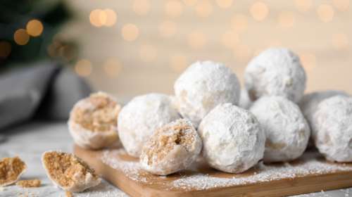 Κουραμπιές: Η ιστορία του παραδοσιακού χριστουγεννιάτικου γλυκού - Πού έχει τις ρίζες του, από πού βγήκε το όνομα