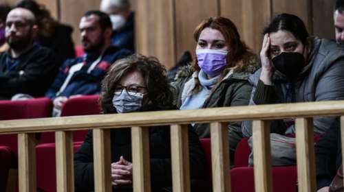 Δίκη Χρυσής Αυγής: Καταθέτει για πρώτη φορά δημόσια η σύντροφος του Φύσσα - &quot;Ο Παύλος είχε μαχαιρωθεί...&quot;