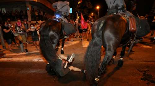 ΗΠΑ: Έφιπποι αστυνομικοί τραβούσαν Αφροαμερικανό με σκοινί - Ζητά 1 εκατ. αποζημίωση