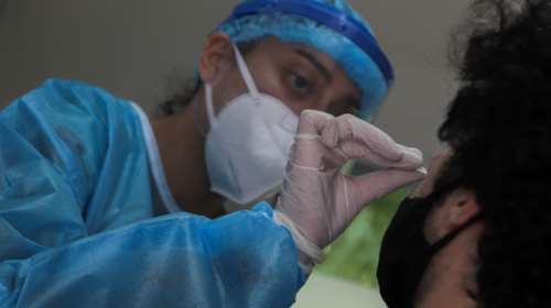 Κορονοϊός: Έξι θετικοί από τους 638 που υποβλήθηκαν σε rapid τεστ στον Πειραιά