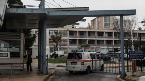 Κορωπί: Σε κρίσιμη κατάσταση ο 22χρονος που κατάπιε το μπέργκερ αμάσητο - &quot;Από θαύμα θα σωθεί&quot;