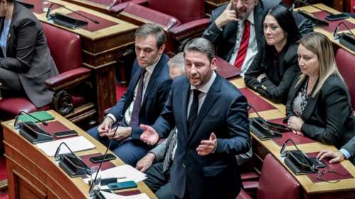 Τροπολογία ΠΑΣΟΚ για περιορισμό των τραπεζικών χρεώσεων και διαφάνεια στα επιτόκια των δανείων