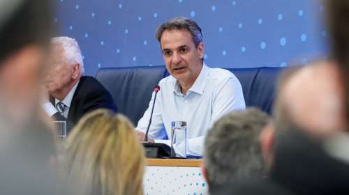 Μητσοτάκης: Εμείς λύνουμε προβλήματα - Οι αντίπαλοί μας επιδιώκουν να βουλιάξουν την πολιτική ζωή στην όξυνση