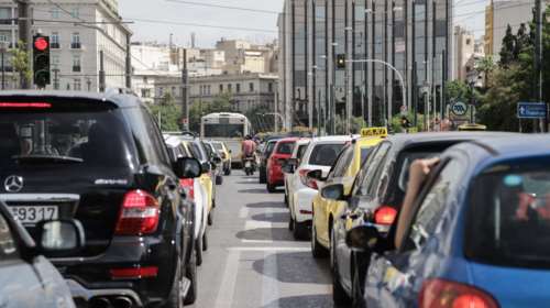 Κυκλοφοριακό χάος στους δρόμους της Αθήνας - Πού υπάρχει μποτιλιάρισμα