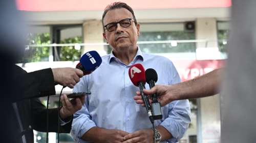 Ο Φάμελλος κατέθεσε και επίσημα την υποψηφιότητά του για την προεδρία του ΣΥΡΙΖΑ με 117 υπογραφές