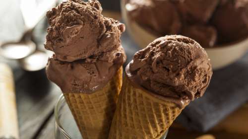 Πανεύκολο παγωτό μόνο με 2 υλικά - Σοκολατένιο και πεντανόστιμο