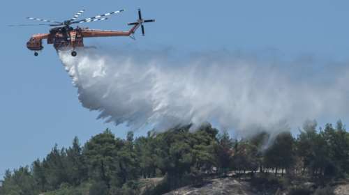 Έκτακτη ενημέρωση για τις πυρκαγιές στη χώρα: Μάχη της Πυροσβεστικής σε Αχαΐα και Φωκίδα