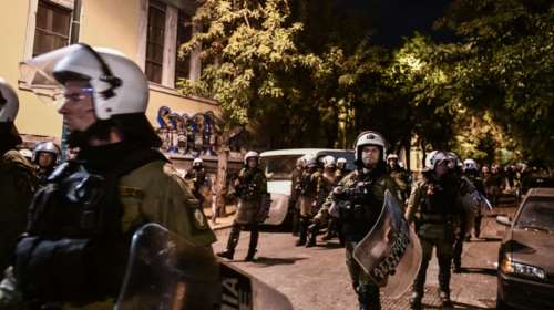 Επέτειος Πολυτεχνείου: Χωρίς σοβαρά επεισόδια η μεγάλη πορεία των 20.000 διαδηλωτών [εικόνες]