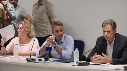 Φωτιά στην Αττική: Αυτοψία Μητσοτάκη σε σχολείο και στο Εθνικό Αστεροσκοπείο