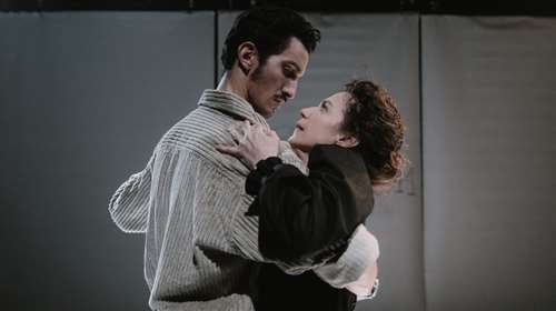 &quot;Η Απολογία της Μαρί Κιουρί&quot;: Μία εξαιρετική παράσταση, με τη βραβευμένη Πέγκυ Τρικαλιώτη