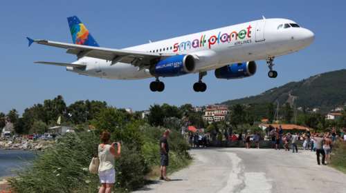 Σκιάθος: Μεγάλη ανησυχία μετά τα ατυχήματα στο αεροδρόμιο - Με κρανιοεγκεφαλικές κακώσεις Βρετανίδα τουρίστρια