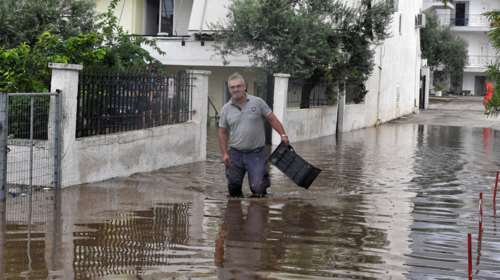 Κακοκαιρία &quot;Ιανός&quot;: Δύο νεκροί και τρεις αγνοούμενοι σε Καρδίτσα και Φάρσαλα - Συγκλονίζουν οι ιστορίες τους