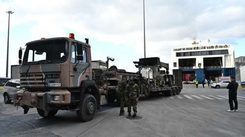 Μεγάλη κινητοποίηση στη Σαντορίνη για το μπαράζ σεισμών - Στο νησί στρατός, ΕΜΑΚ και ΟΠΚΕ [εικόνες]