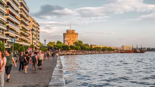 Το προφίλ των τουριστών της Θεσσαλονίκης: Λατρεύουν την τοπική κουζίνα, ταξιδεύουν αυτόνομα, μελετούν την ιστορία