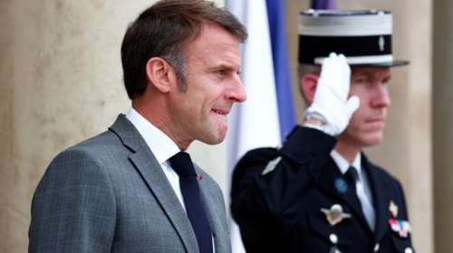 Μακρόν: Τα προγράμματα των &quot;δύο άκρων&quot; οδηγούν σε &quot;εμφύλιο πόλεμο&quot; - Μία εβδομάδα πριν τις κρίσιμες κάλπες, η ακροδεξιά καλπάζει