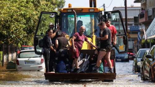 Θεσσαλία: Δραματικές στιγμές στα πλημμυρισμένα χωριά - Με όλα τα μέσα συνεχίζονται οι απεγκλωβισμοί [Εικόνες - Βίντεο]