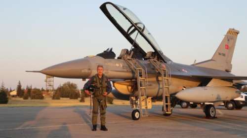 Ο Ακάρ πετάει με F-16 και δηλώνει: Οσοι κάνουν νταηλίκια στην Ανατολική Μεσόγειο, θα φύγουν όπως ήρθαν