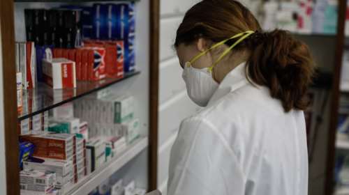 Κορονοϊός: Η Uni-pharma έφερε 5 τόνους χλωροκίνης - Δωρεάν στο ελληνικό κράτος το φάρμακο Unikinon