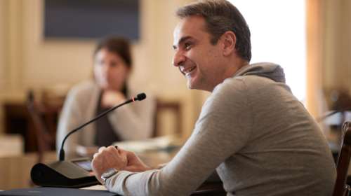 Ο Μητσοτάκης εύχεται στην κόρη του για τη γιορτή της με μία πολύ τρυφερή φωτογραφία