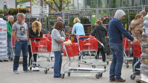 Μέρκελ: Ανησυχεί πολύ για τα μέτρα χαλάρωσης των Γερμανών
