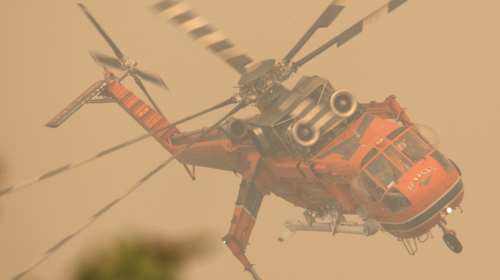 Όλες οι εξελίξεις για τη φωτιά στην Εύβοια: Εκκενώνεται το Ασμήνιο - Μάχη να μην περάσει το πύρινο μέτωπο σε Ιστιαία και Αιδηψό