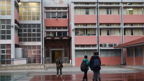 Πάτρα: Καθηγητής κατηγορείται για σεξουαλική παρενόχληση- &#39;&#39;Ξέρω ότι… φτιάχνεσαι με ρώσικα&#39;&#39;, είπε σε μαθήτρια