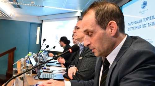 &quot;Με ενόχλησε που με κατηγόρησαν ότι παλινωδώ&quot;: Η πρώτη δήλωση Παπαδημητρίου μετά την παραίτηση και τα &quot;καρφιά&quot; Χατζηδάκη