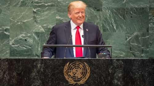 Αμετανόητος ο Τραμπ - Πόσταρε βίντεο με ζευγάρι λευκών να απειλεί με όπλα διαδηλωτές [Βίντεο]