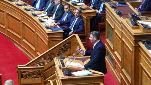 Μονομαχία Μητσοτάκη - Ανδρουλάκη για την ακρίβεια: &quot;Δεν είμαι ο Χάρι Πότερ&quot; - &quot;Θησαυρίζουν τα ολιγοπώλια&quot;