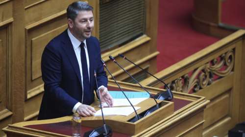 Πρόταση δυσπιστίας από Ανδρουλάκη: &quot;Η κυβέρνηση συστηματικά υπονομεύει τη δημοκρατία και τους θεσμούς της&quot;