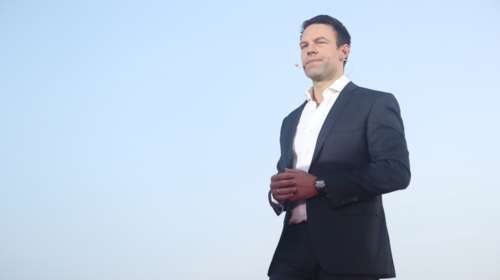 Ο Κασσελάκης προσφεύγει στη δικαιοσύνη κατά Πρώτου Θέματος και Θάνου Δημάδη - Πόλεμος για το &quot;πόθεν έσχες&quot;