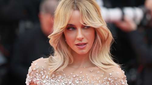 Δούκισσα Νομικού: Στις Κάννες με λευκή maxi τουαλέτα με κρύσταλλα δια χειρός Σήλιας Κριθαριώτη