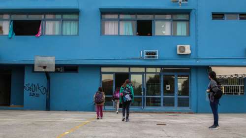 Απίστευτο: Δάσκαλος γυμναστικής στα Χανιά έπιασε από τον λαιμό 12χρονο μαθητή