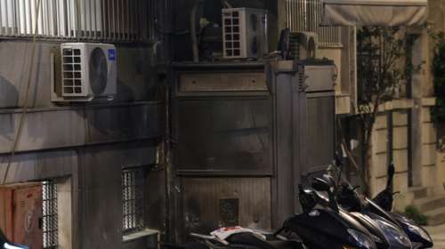 Συναγερμός: Επίθεση αγνώστων με μολότοφ στο ΑΤ Κυψέλης - 14 προσαγωγές και ζημιές σε ΙΧ [βίντεο]