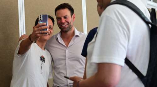 Ο Κασσελάκης έταξε πάλι επαναφορά του 13ου και 14ου μισθού στους δημόσιους υπαλλήλους