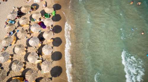 Σαββατοκύριακο ελευθερίας με ανοιχτές οργανωμένες παραλίες και εστίαση - Το χρονοδιάγραμμα της άρσης του lockdown