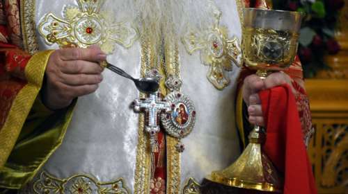 Ιερέας κατέρρευσε κατά τη διάρκεια της Θείας Λειτουργίας, στη Χαλκίδα.