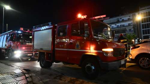Άγνωστοι πυρπόλησαν δύο βυτιοφόρα στη Μάνδρα
