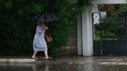 Καιρός: Βροχές ακόμα και στην Αττική σήμερα – Πού θα είναι ισχυρά τα φαινόμενα