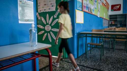 Διώχνουν 10χρονη μαθήτρια από δημοτικό σχολείο των Χανίων λόγω αρνητών γονιών: &quot;Είμαστε... σκεπτόμενοι, όχι ψεκασμένοι&quot;
