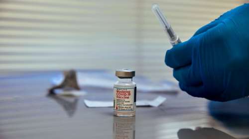 CDC: Πιο αποτελεσματικό το εμβόλιο της Moderna στην πρόληψη της νοσηλείας