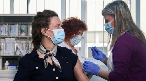 Εμβολιασμοί: 3.779 μέχρι σήμερα - Σε τρεις φάσεις από Δευτέρα οι υγειονομικοί - Οι απαντήσεις στις καταγγελίες
