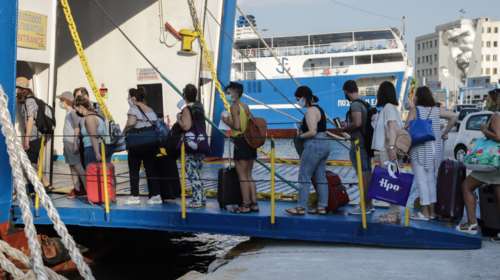 Μπροστά στο έκτο κύμα κορονοϊού μέσα στο καλοκαίρι: Ανησυχία από την άνοδο κρουσμάτων και νοσηλειών