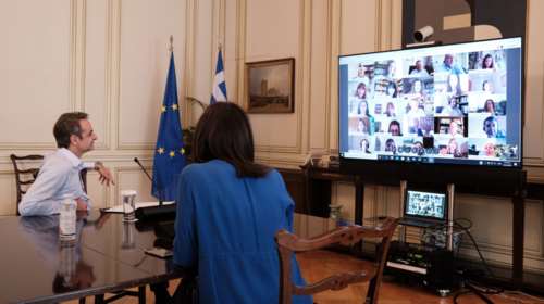 Τηλεδιάσκεψη Μητσοτάκη με εκπαιδευτικούς: Έχουμε δρομολογήσει την επιστροφή των μαθητών στα σχολεία